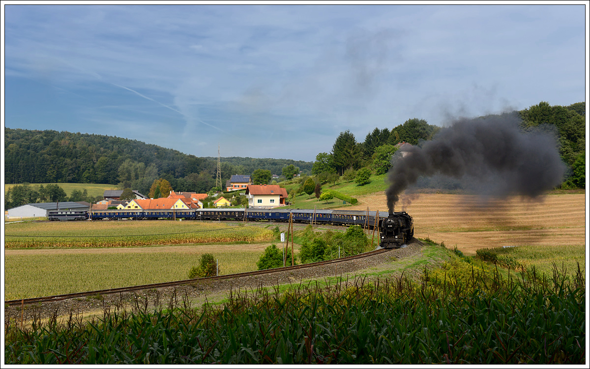 52.100 und 52.1227 mit ihrem SR 17086 von Graz über den Wechsel nach Wien am Söchauer Berg am 16.9.2016.
