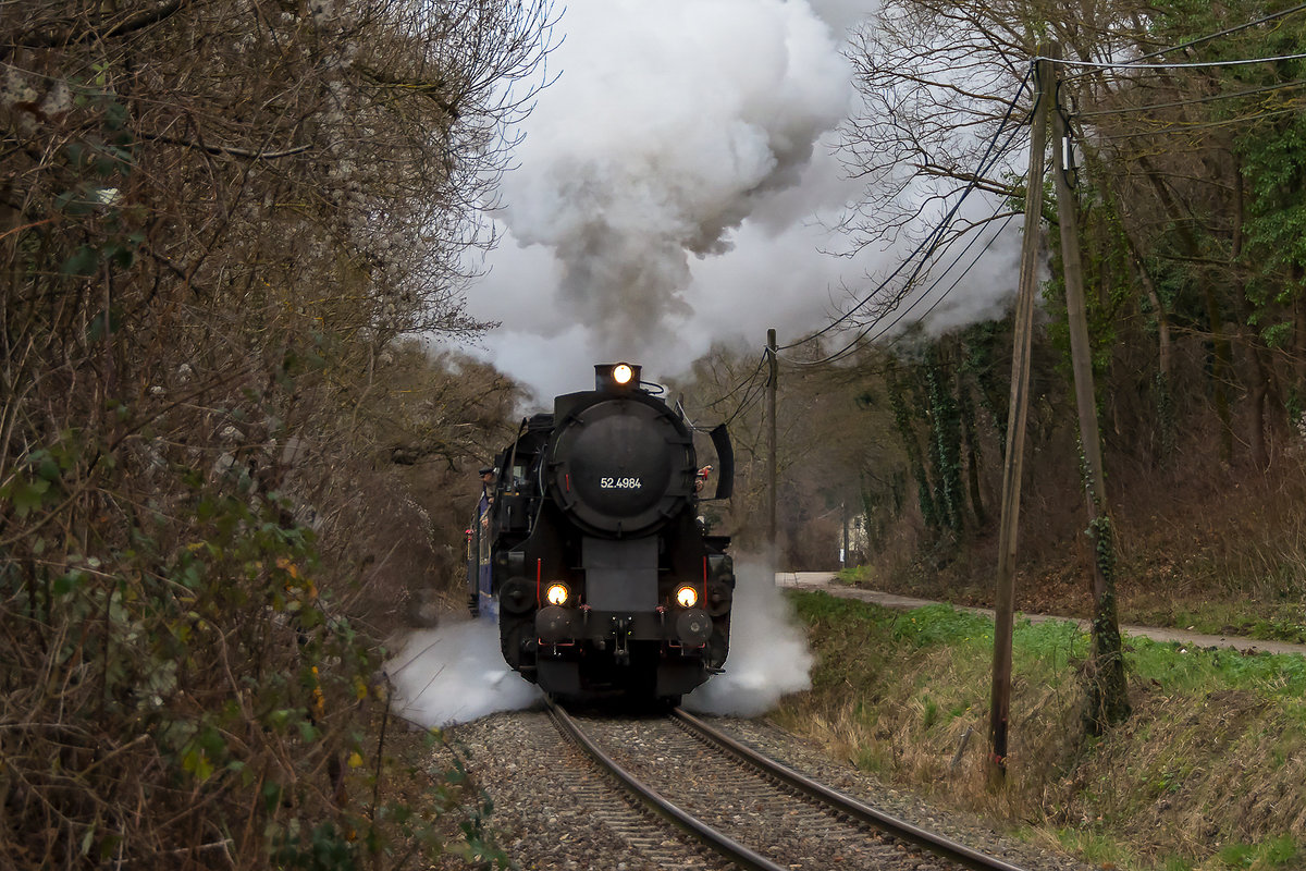 52.4984  Eberhard  dampft bergauf zur Waldmühle dem letzten Haltepunkt der Strecke an der Kaltenleutgeber Bahn. Die Aufnahme des Nikolodampfzug entstand am 07.12.2019.