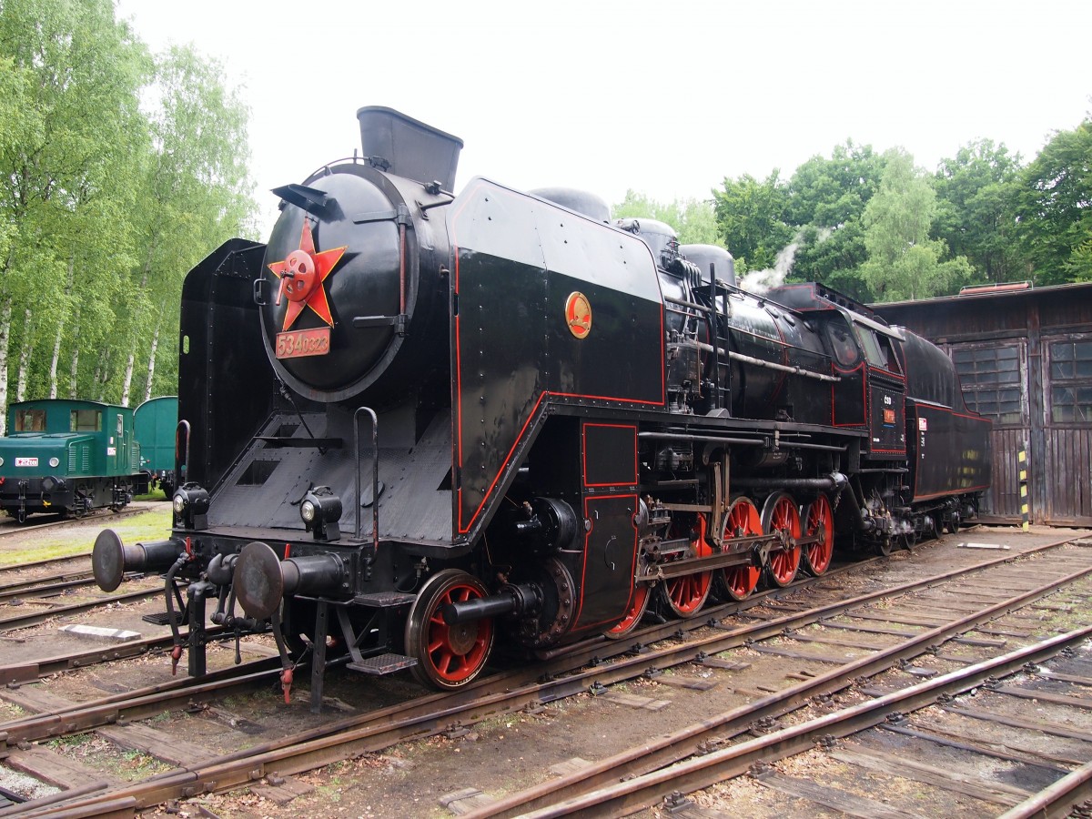 534 O323  stand am 21.6.2014 anlässlich des Dampfloktreffens im Eisenbahnmuseum Lužná u Rakovníka unter Dampf.