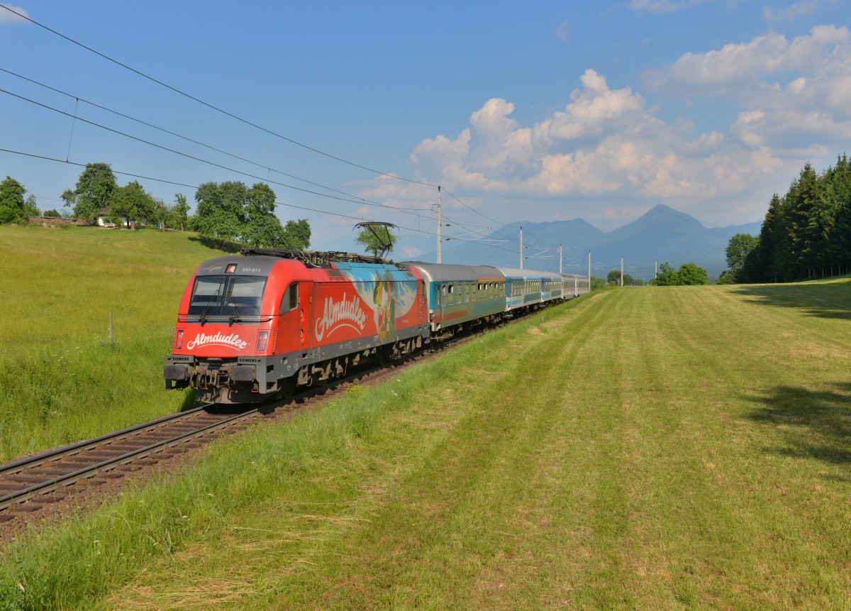 541 013 mit D 210 am 07.06.2015 bei Rosenbach. 