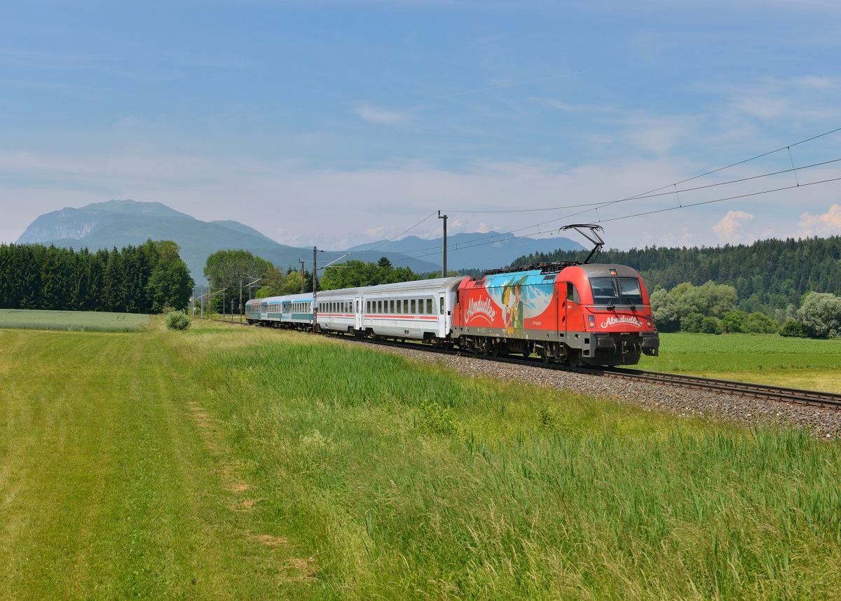 541 013 mit D 211 am 08.06.2015 bei Faak am See. 