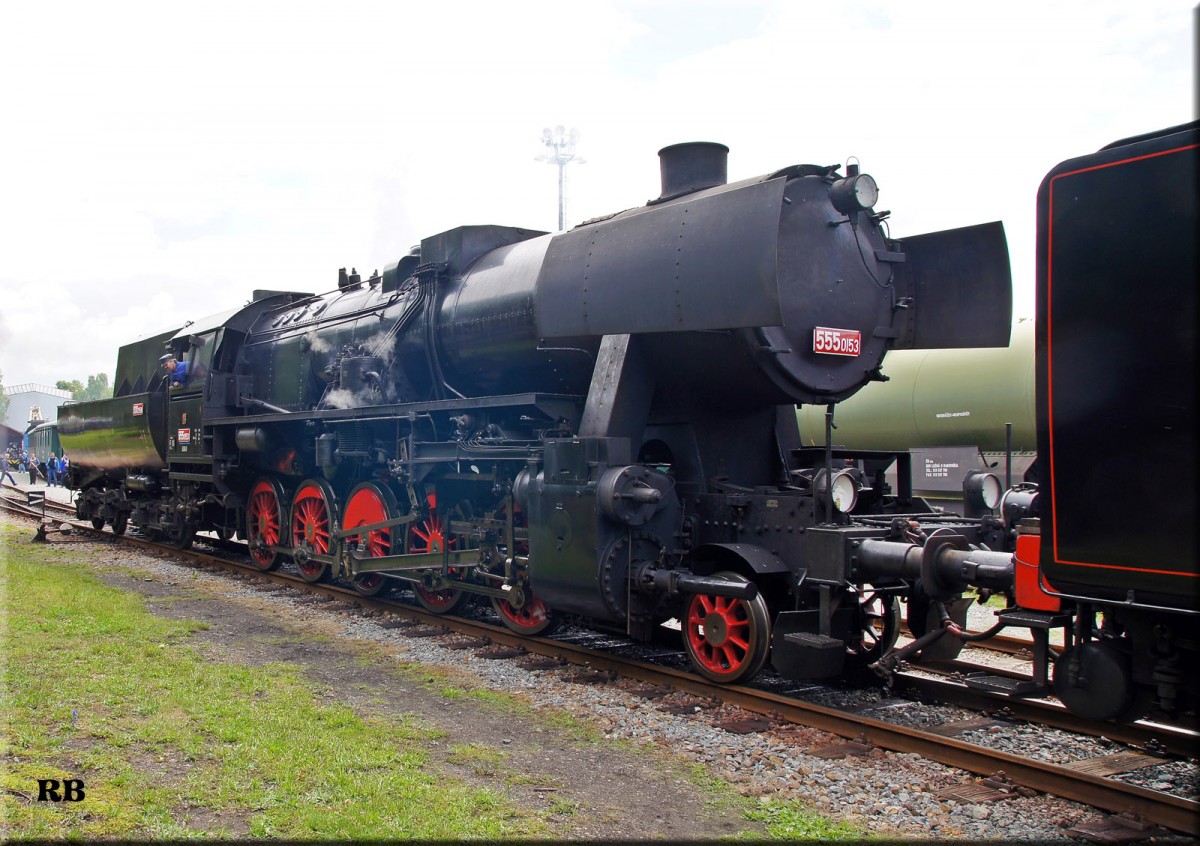 555 0153 nach der Ankunft im Bahnhof von Lužná u Rakovníka (20.06.2015)