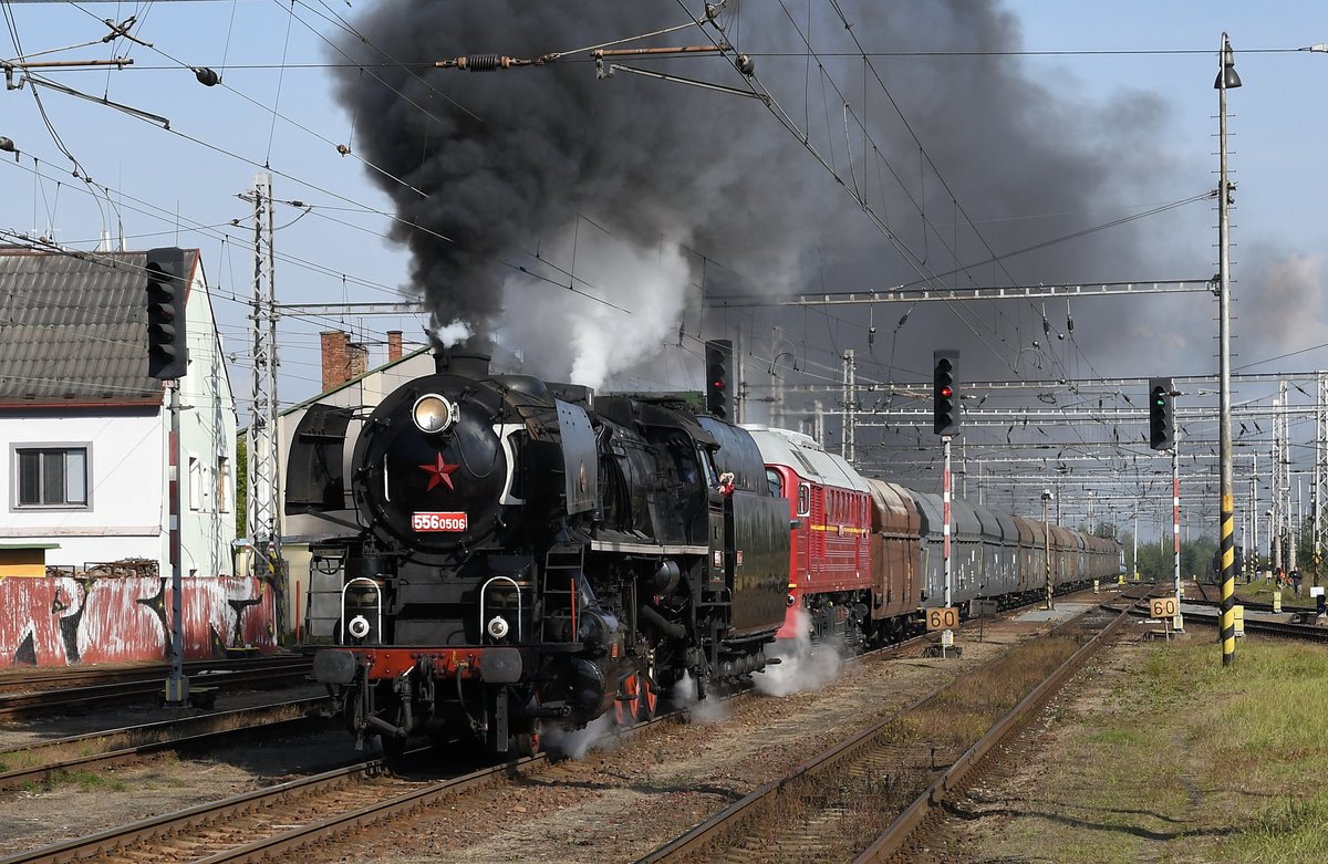 556 0506 & T 679 1600 donnern am 24.09.16 mit Kohle durch den Bahnhof Cheb/Eger