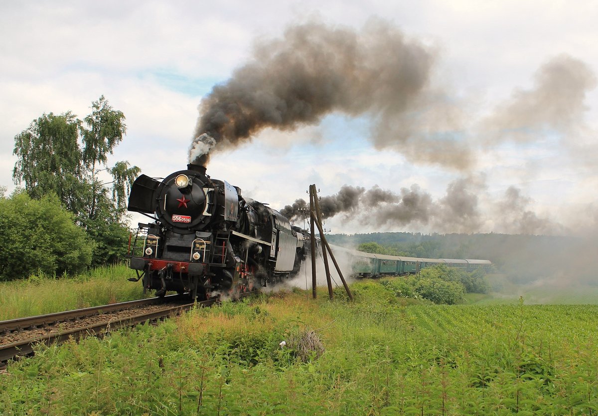 556 0506 und 555 0153 zu sehen am 20.06.15 zwischen Nové Strašecí und Lužná u Rakovníka.