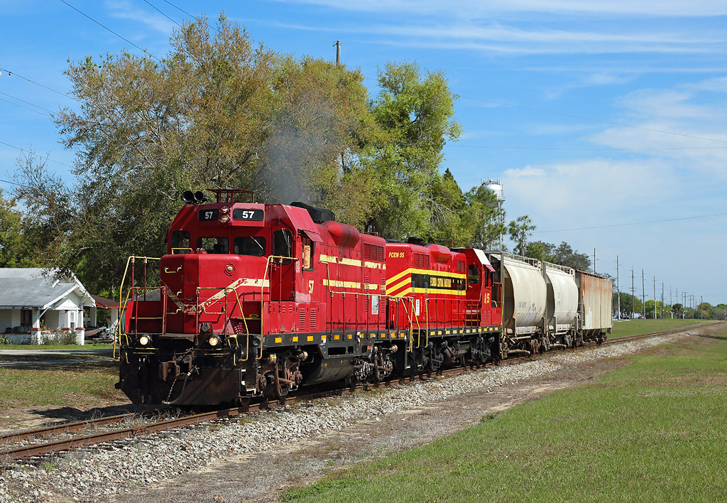 57 & 55 pass Eagle Lake whilst making their way from Winter Haven to Bartow, 1 March 2019.

This is the Florida Midlands Winter Haven line