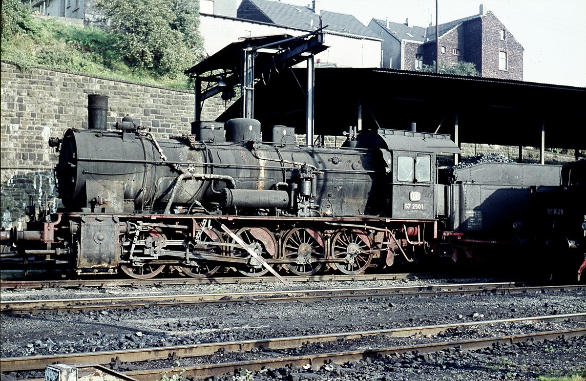 57 2501  abgestellt  im Bw Hagen