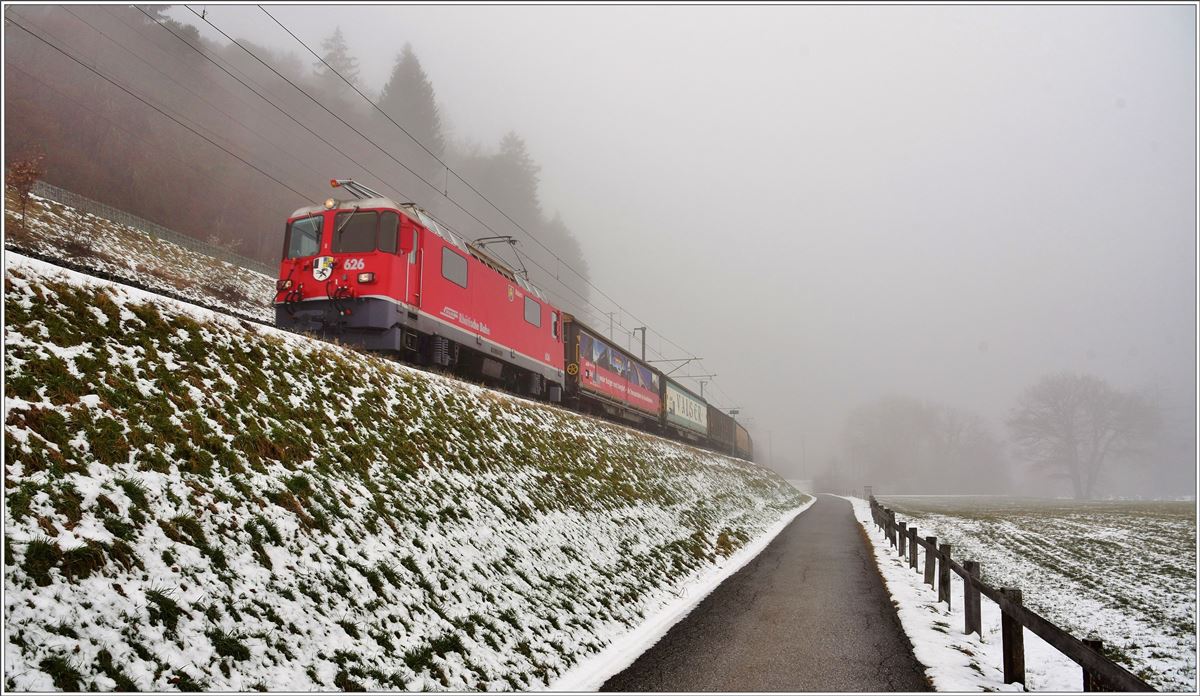 5732 mit Ge 4/4 II 626  Malans  von Ilanz bei Reichenau-Tamins. (21.12.2016)