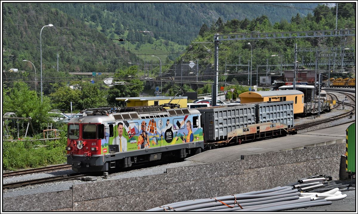 5737 mit Ge 4/4 II 611  Landquart  nach Ilanz in Reichenau-Tamins. (14.06.2019)