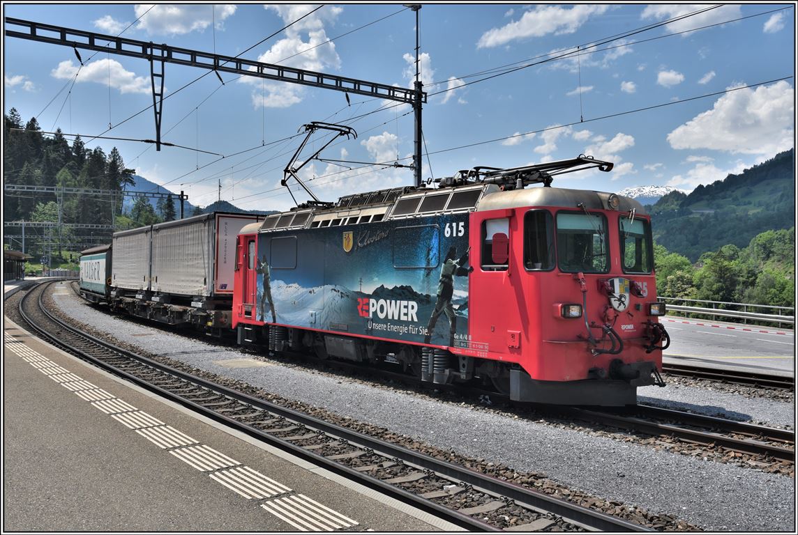 5744 mit Ge 4/4 II 615  Klosters  in Reichenau-Tamins. (05.06.2019)