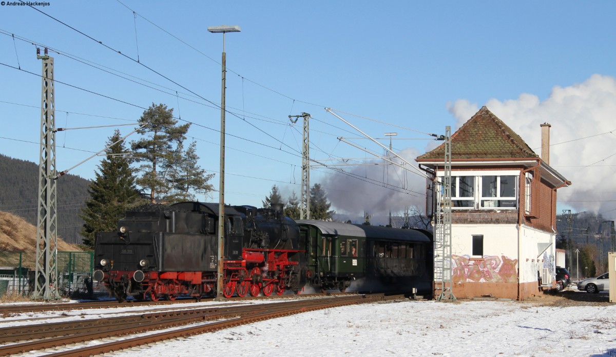 58 311 mit dem DPE 90153 (Seebrugg-Titisee) bei der Einfahrt Titisee 31.12.13