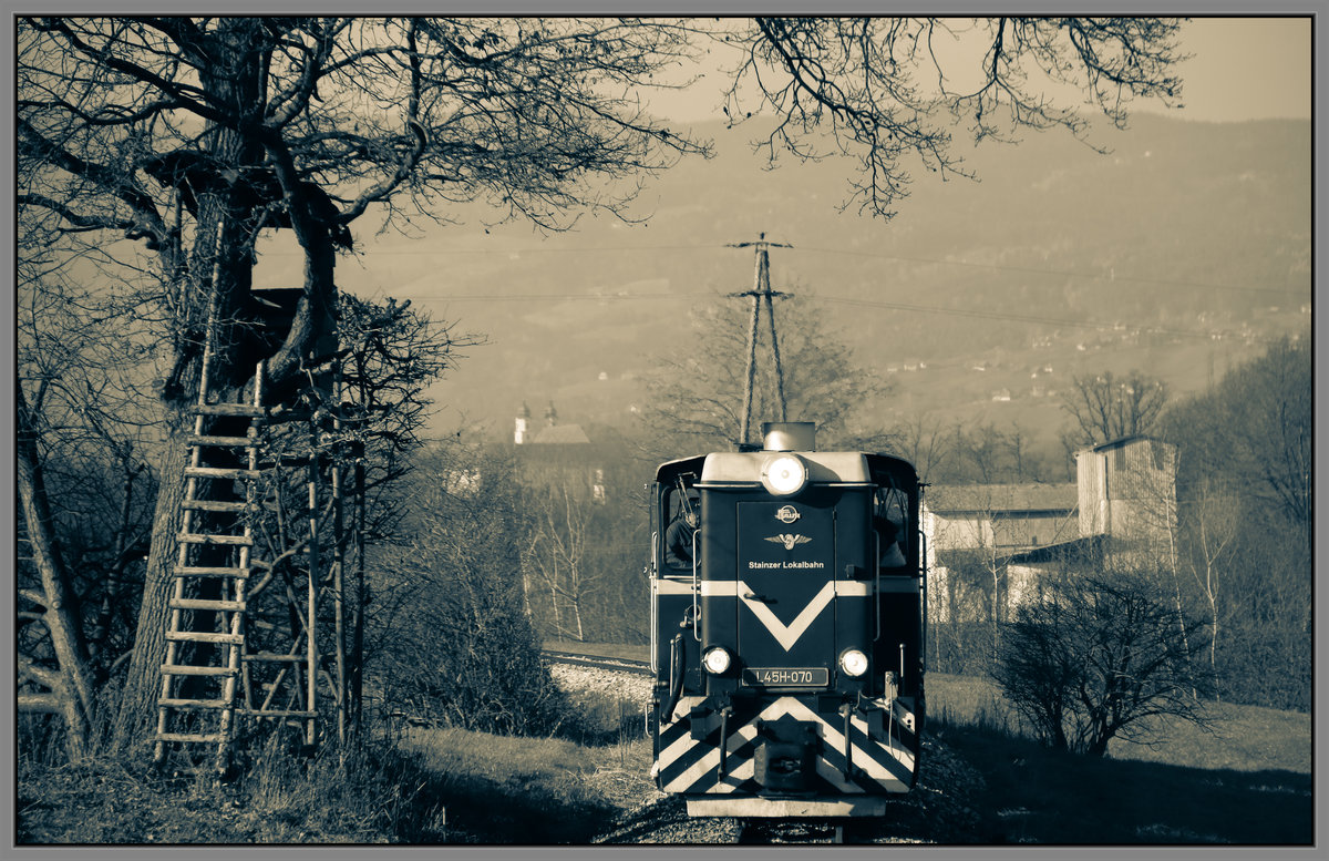 5.Dezember 2015. 
gezogen von der Rumänischen L45H070 rollte ein Fotogüterzug über die Schienen der Stainzerbahn. 
