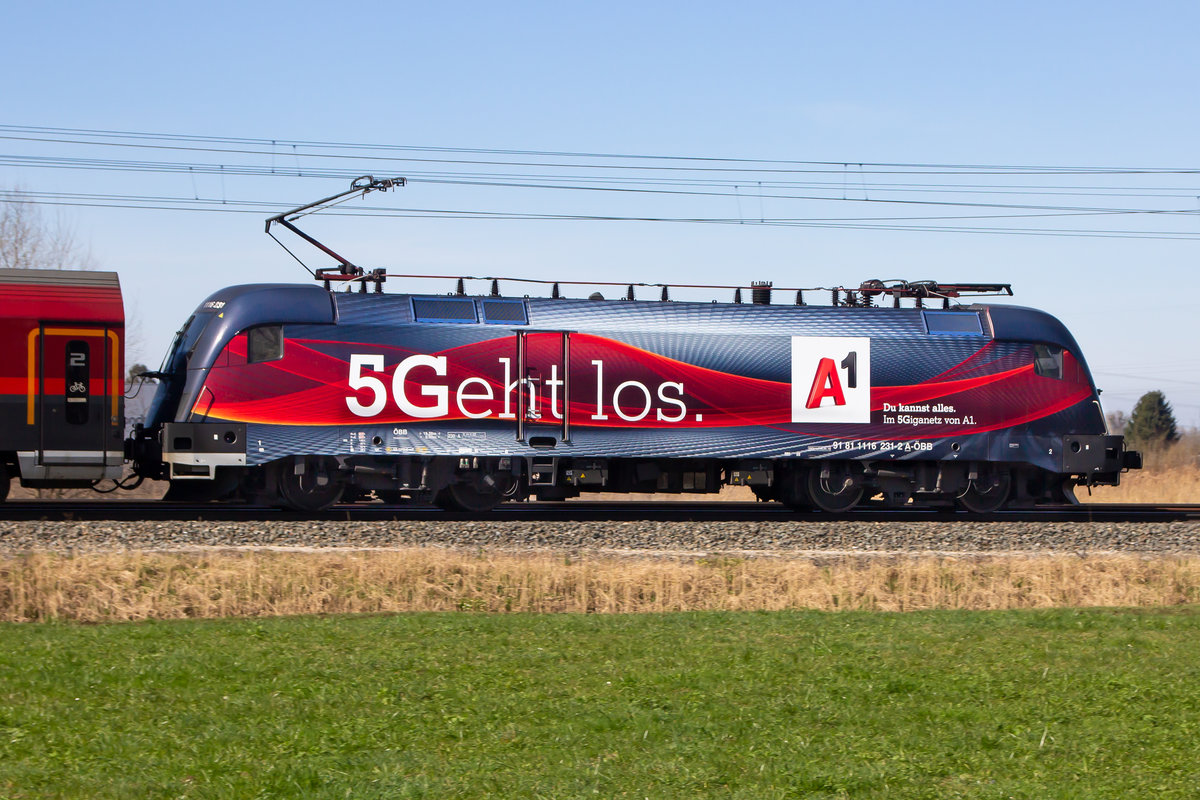  5G Werbelok  vor dem RJX aus Wien. Dornbirn Haselstauden. 16.3.20