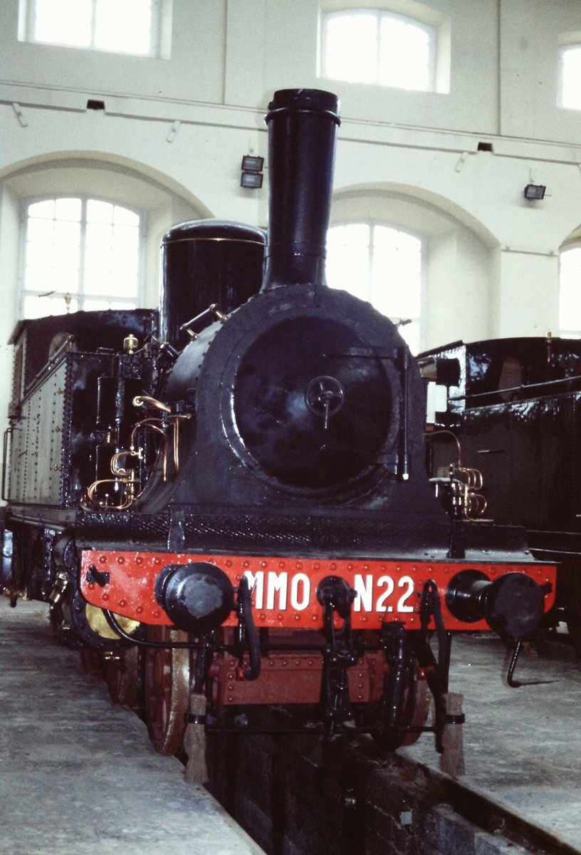 6 may 1984, 850.022 at Pietrarsa Museum. this unit was purchased by the Ferrovie Nord Milano, then it was purchased by the Monza-Molteno-Oggiono ( MMO.22 ), then it was purchased by the Ferrovie dello State and it was renumbered 850.022.