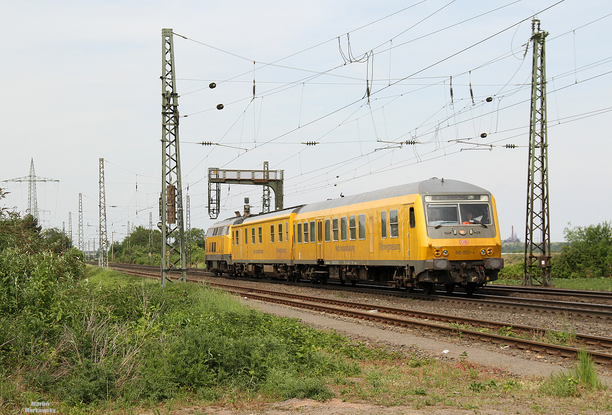 60 003-4 mit schiebender 218 477 in Brühl am 12.05.2018 