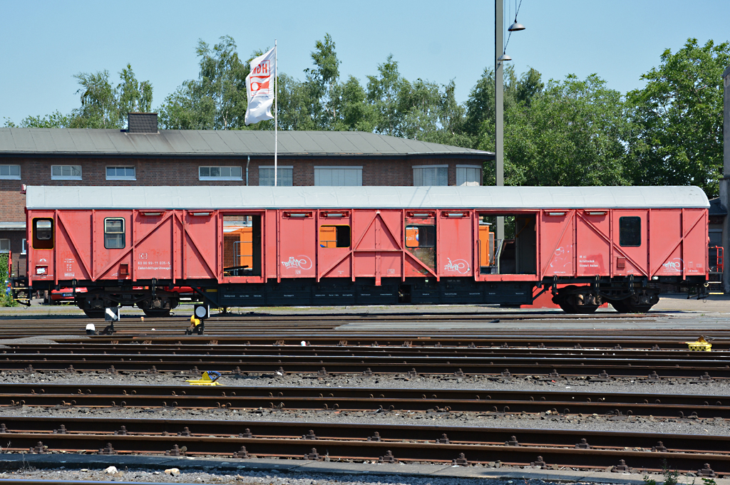 60 8099-11035-5  Einheitshilfsgüterwagen  bei der HGK in Brühl-Vochem - 02.07.2015