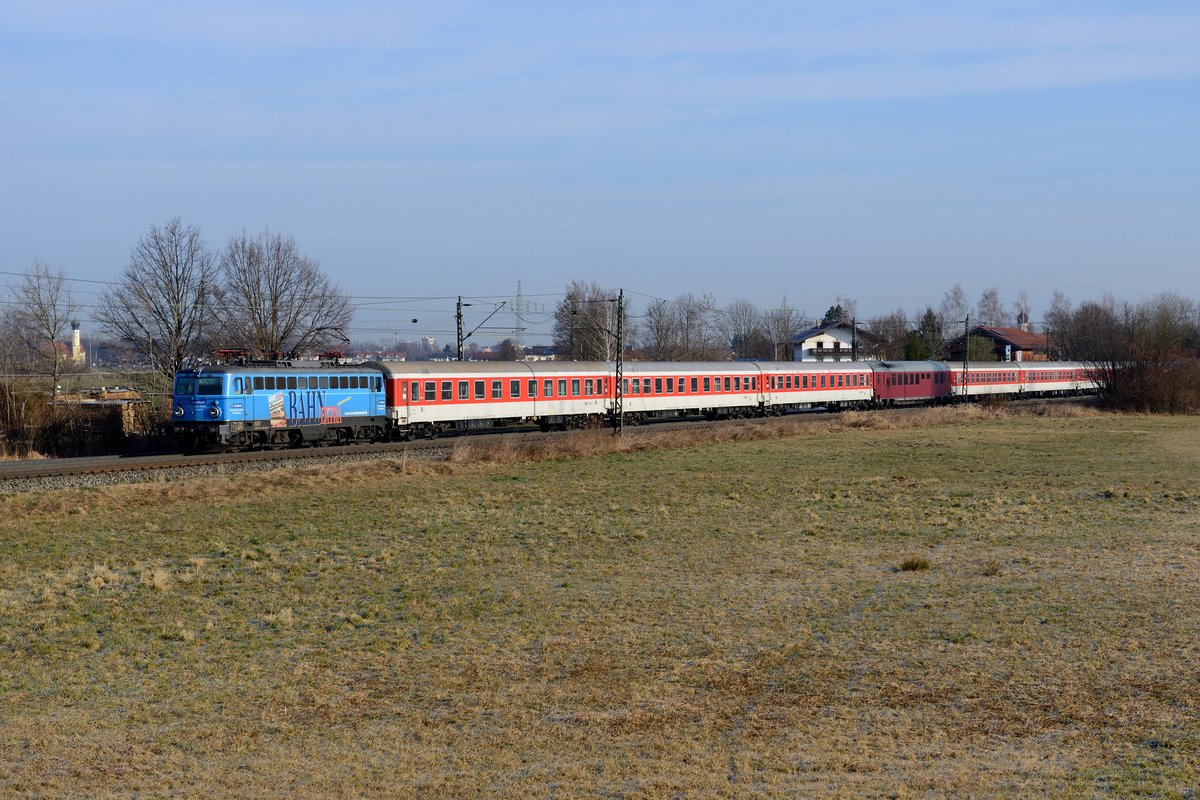 +60 hatte die 1042.520 mit ihrem 13417 nach Saalfelden. Somit konnte auch dieser Turnuszug einmal auf deutschem Boden bei Tageslicht dokumentiert werden (Happing, 01. März 2014).