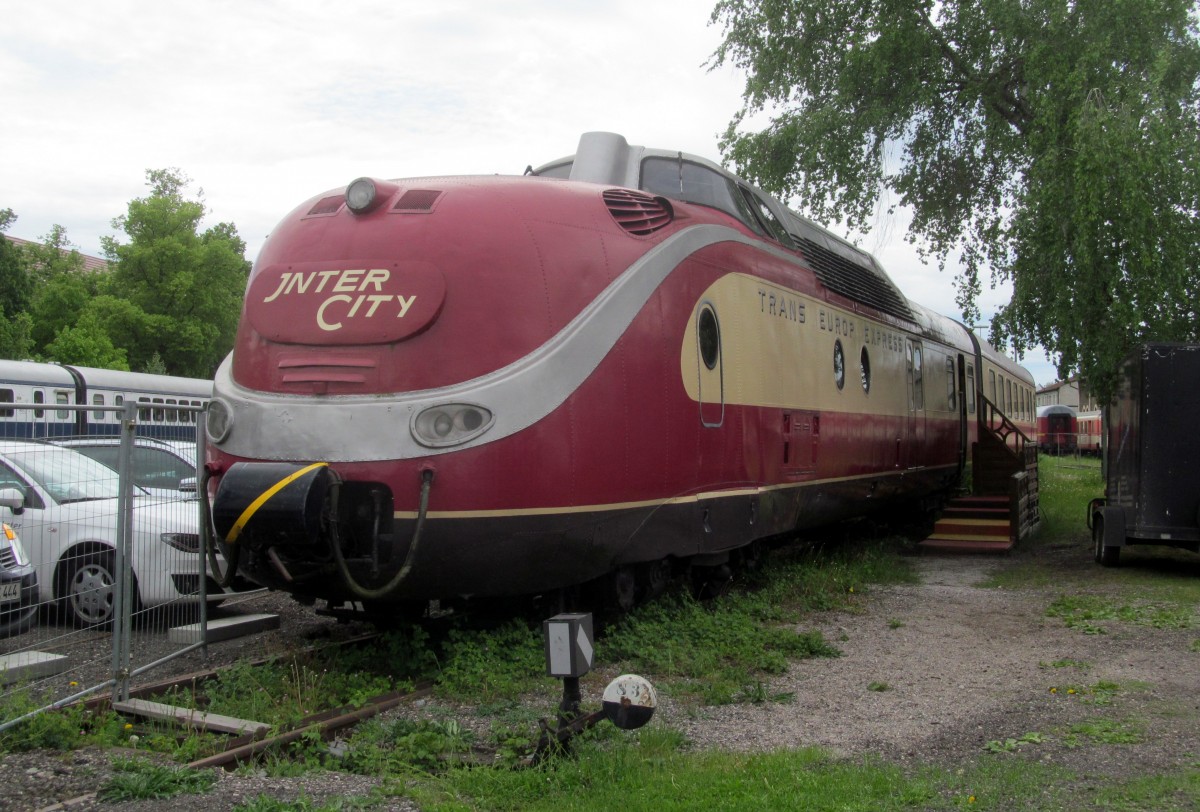 601 013 / 019 steht am 11. Mai 2014 im Bahnpark Augsburg ausgestellt.