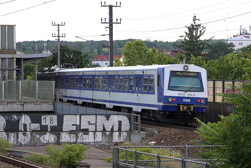 6020 284-3 als S80-Zug 25055 (Wien Aspern Nord - Unterpurkersdorf) am 10.Juli 2019 in der Haltestelle Wien Simmering.