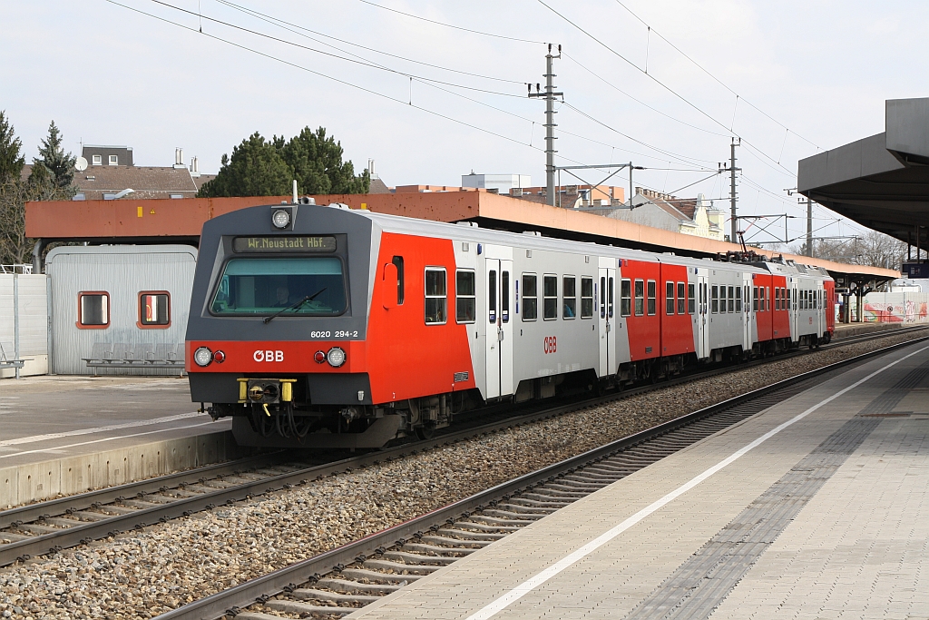 6020 294-2 am 02.April 2018 als erstes Fahrzeug des S 28349 in Wien-Atzgersdorf.