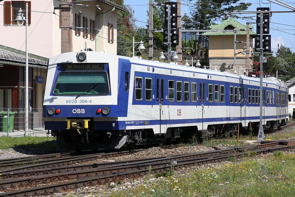 6020 306-4 als letztes Fahrzeug des R 6482 (Mürzzuschlag - Payerbach-Reichenau) am 15.August 2019 im Bahnhof Semmering.