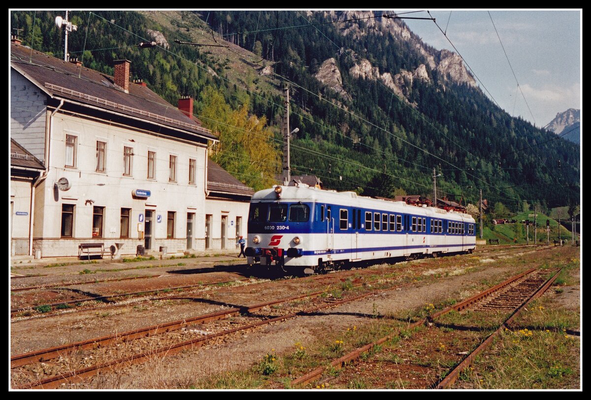 6030 230 als R4408 in Vordernberg am 4.05.2001.