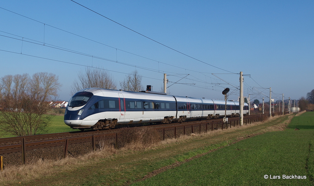 605 006/506 ist am 14.02.15 als ICE 36 bei Reinfeld Richtung Hamburg Hbf unterwegs.