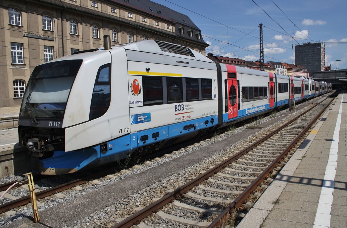 609 112-7  Stadt Miesbach  hat am 15.8.2017 als BOB86894 von Bayrischzell zusammen mit 609 104-4  Bayrischzell  als BOB86944 von Lenggries und 609 102-8  Agatharied  als BOB86994 von Tegernsee den Münchener Hauptbahnhof erreicht.