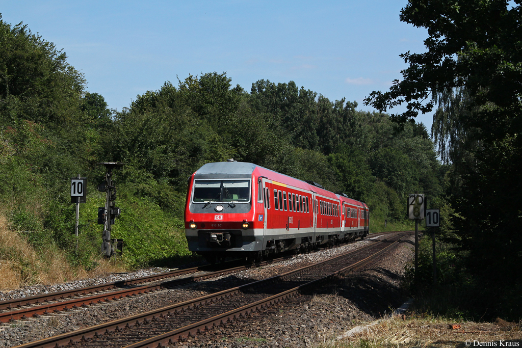 610 001 und 016 als RE 59316 am 16.08.2013 bei Reuth.