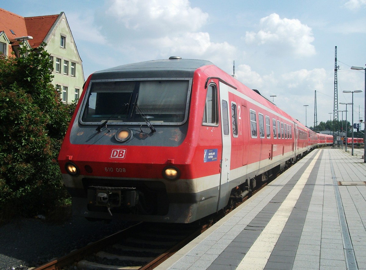 610 008 und zwei weitere 610er rangieren amm 24.August 2013 in Hof Hbf.
