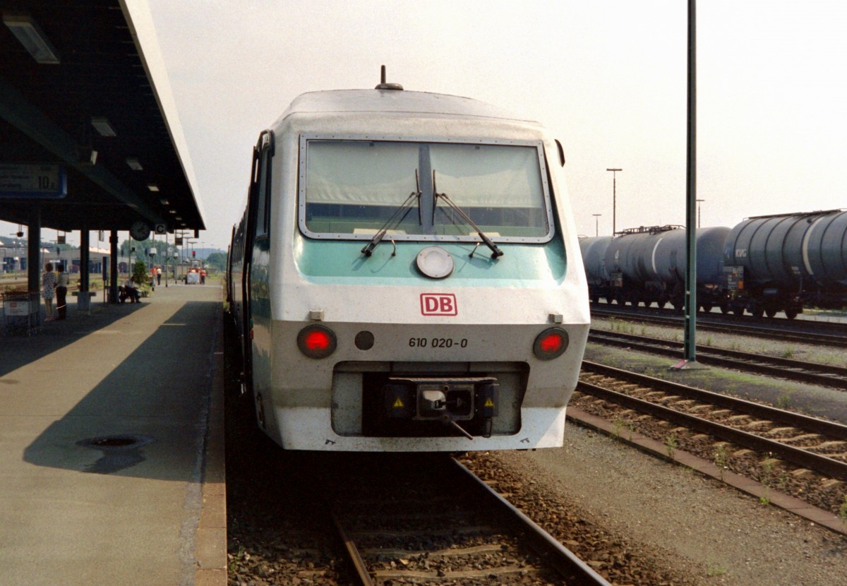 610 020 als RSB 3580 (Hof–Nrnberg) am 09.08.1994 in Hof Hbf