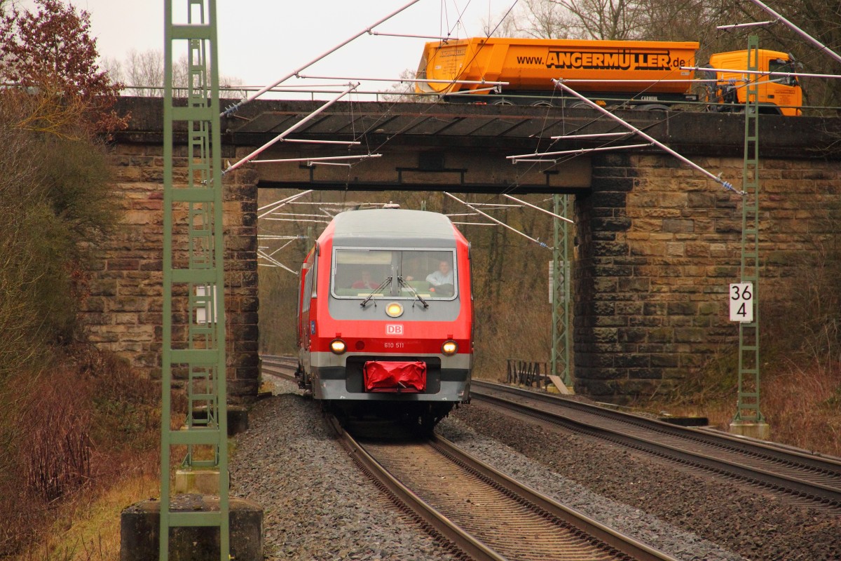 610 511 DB Regio in Michelau auf dem Weg von Hof ins DB Museum Koblenz, dort soll der VT dann fr Sonderfahrten eingesetzt werden. 11.02.2015 (Bild entstand vom Ende des Bahnsteigs)