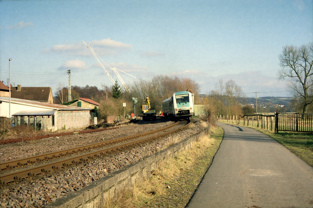 611 009 Anfang 2003 in Bierbach als RB nach Pirmasens. 