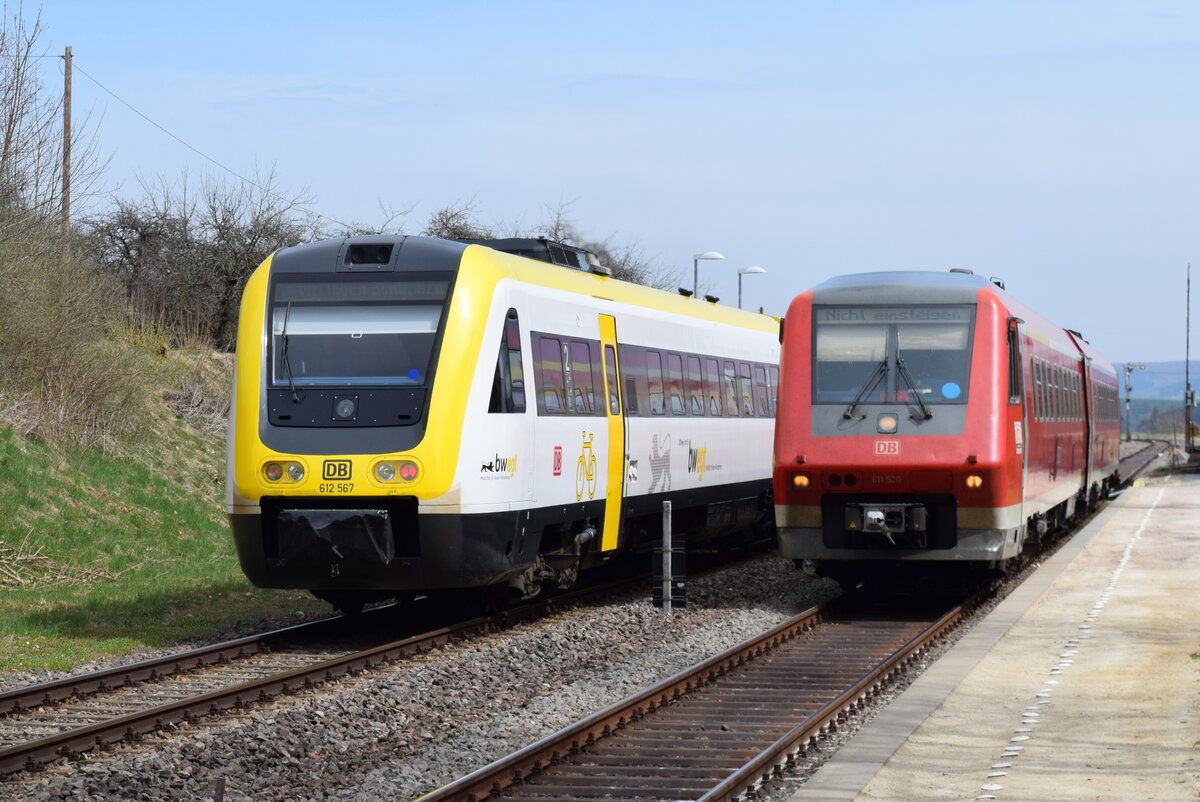 611 020 und 612 067 kreuzten im April 2018 in Döggingen, wenige Wochen später wurde hier alles umgegraben