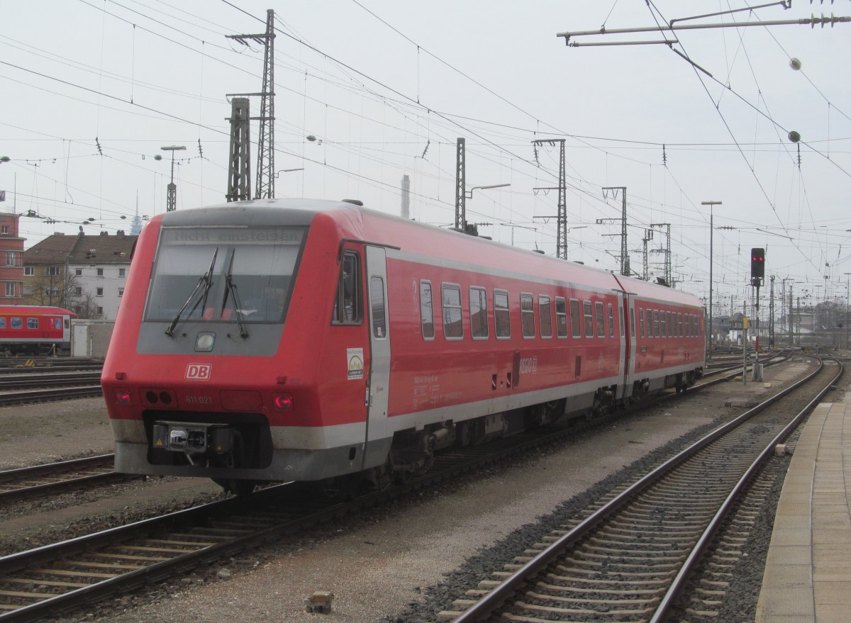 611 021 rangiert am 18. März 2014 im Nürnberger Hbf.