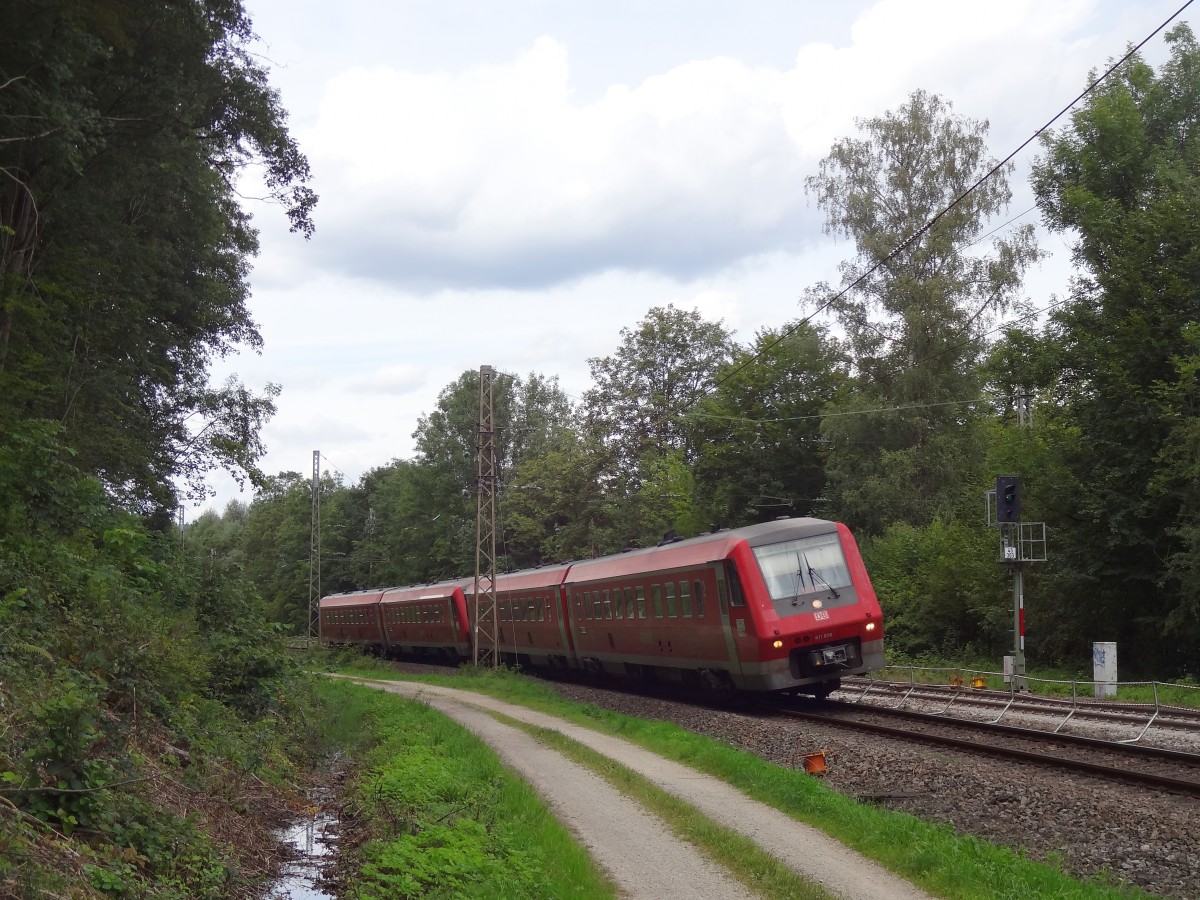 611 038/539 legt sich am 20.8.14 zusammen mit einem weiteren Triebwagen in Kirchentellinsfurt in die Kurve. 