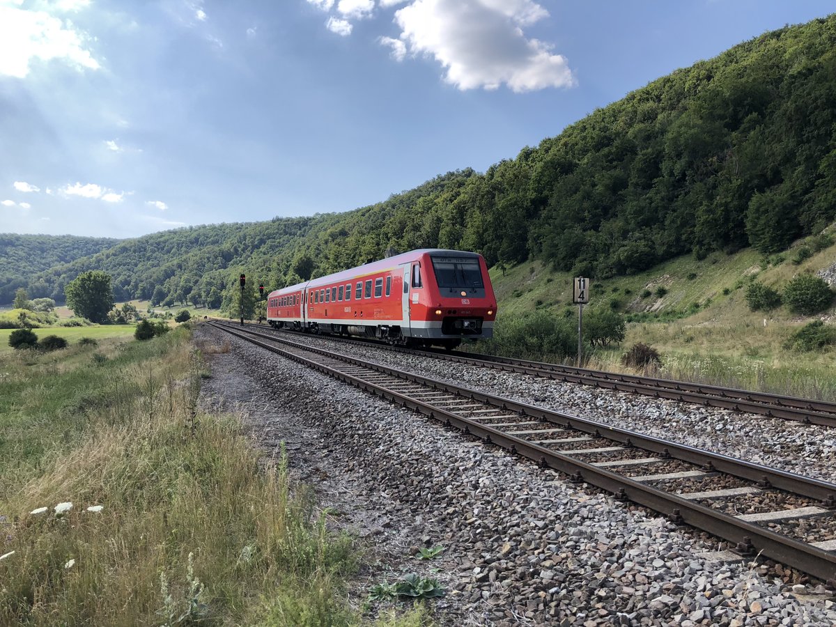 611 045 am 19.07.2018 mit einem Re von Sigmaringen nach Ulm bei Arnegg.