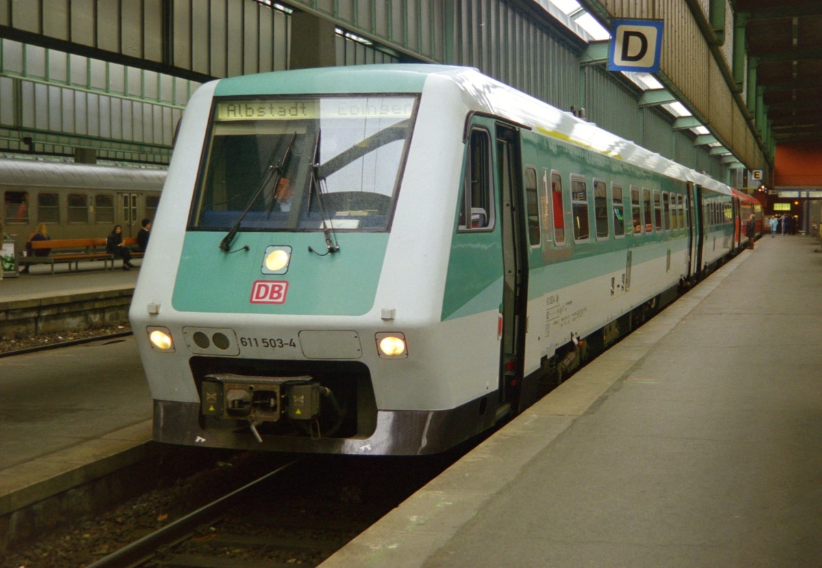 611 503 als RE 8111 (Stuttgart–Albstadt-Ebingen) am 04.04.1999 in Stuttgart Hbf