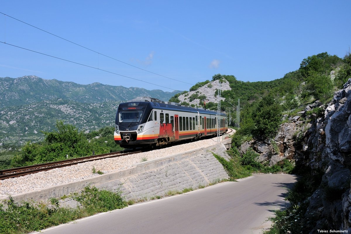 6111 109 (94 62 6111 109-2 ME-ZpCG) als PT7103 zwischen Stubica und Dabovici am 07.06.2018 