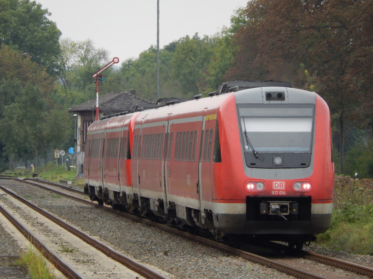 612 011 und 612 014 machen sich am 24.09.2014 in Derneburg auf den Weg nach Hannover. Der Laufweg der Wackelzüge ist seit dem Fahrplanwechsel 2014/15 auf Halle-Goslar verkürzt, so dass man in Goslar umsteigen muss und VT612 gar nicht mehr in Derneburg vorbeikommen.