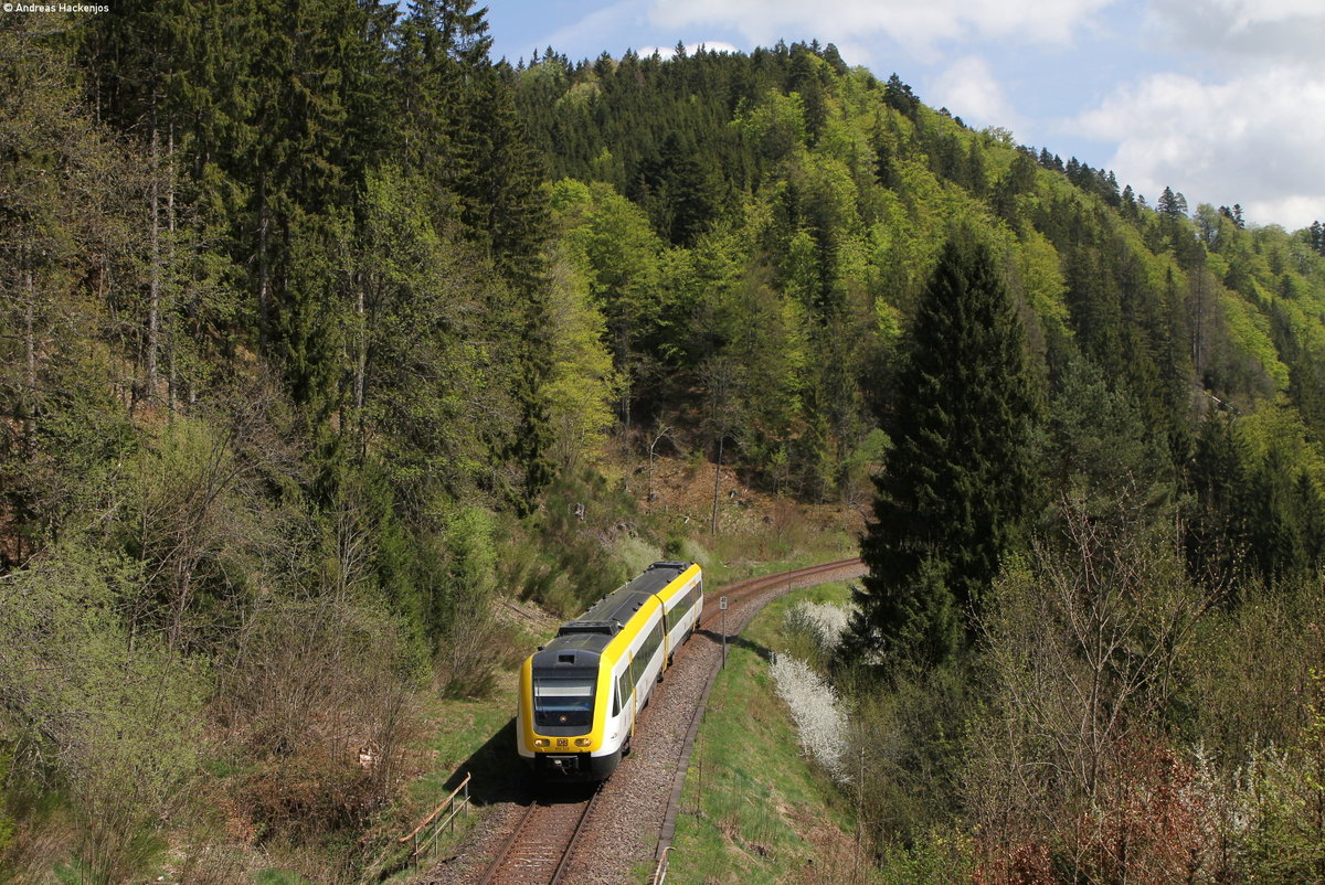 612 020-7 als RE 3208 (Ulm Hbf-Neustadt(Schwarzw)) bei Rötenbach 25.4.18