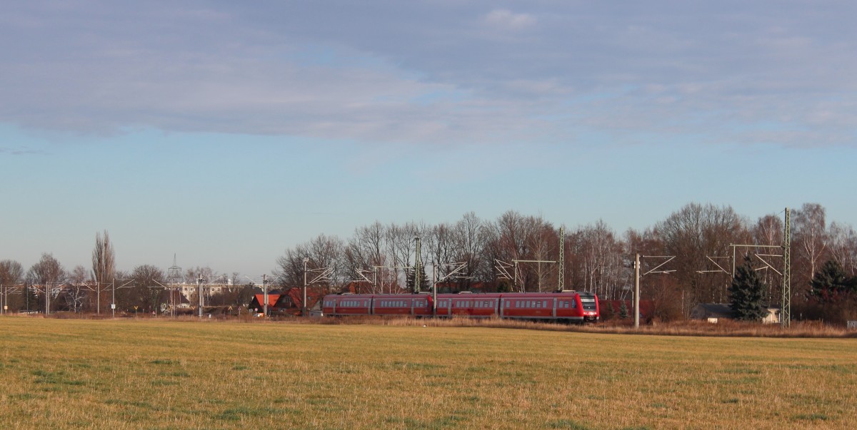 612 055 und 612 0XX fahren am 11.01.2014 mit dem RE 3456 nach Nürnberg Hbf durch die Ortschaft Mosel, nächster Halt ist Zwickau (Sachs) Hbf.