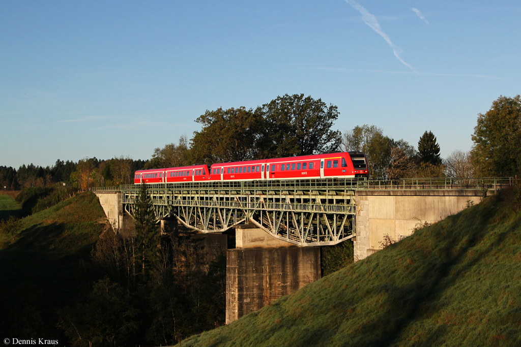 612 057 als RE 3182 am 09.10.2014 in Maria Thann.