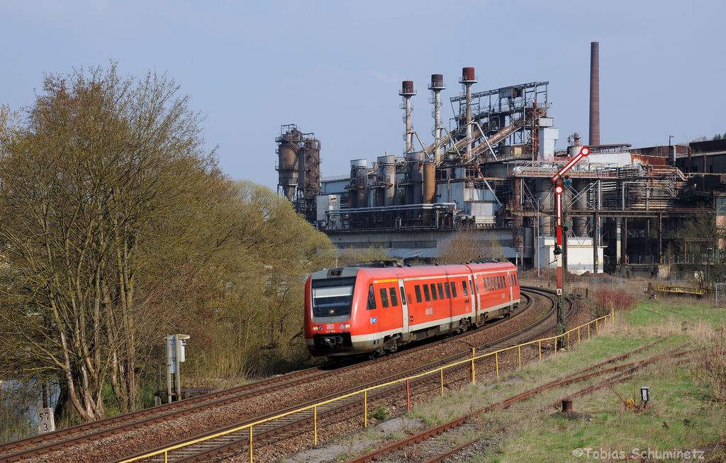 612 064 (95 80 0612 064-5 D-DB) als RE3564 am 21.04.2013 in Sulzbach-Rosenberg-H�tte