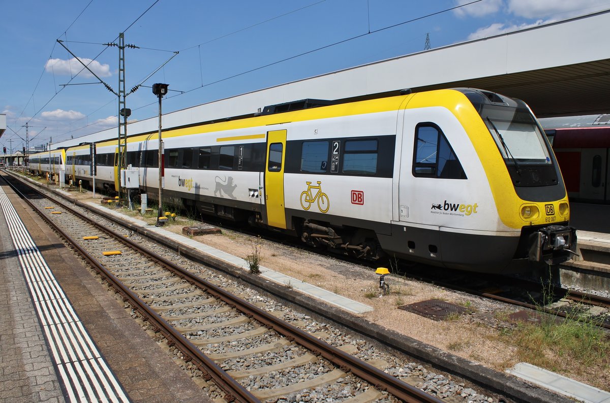 612 067-9 wartet am 30.05.2019 als IRE3049 nach Aulendorf in Basel Badischer Bahnhof auf Abfahrt.