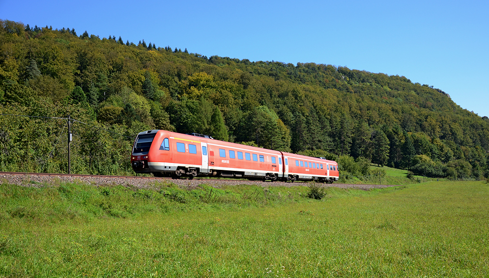 612 072 erreicht am 17. September 2014 als IRE 3258 von Aulendorf nach Stuttgart gleich Albstadt-Ebingen.