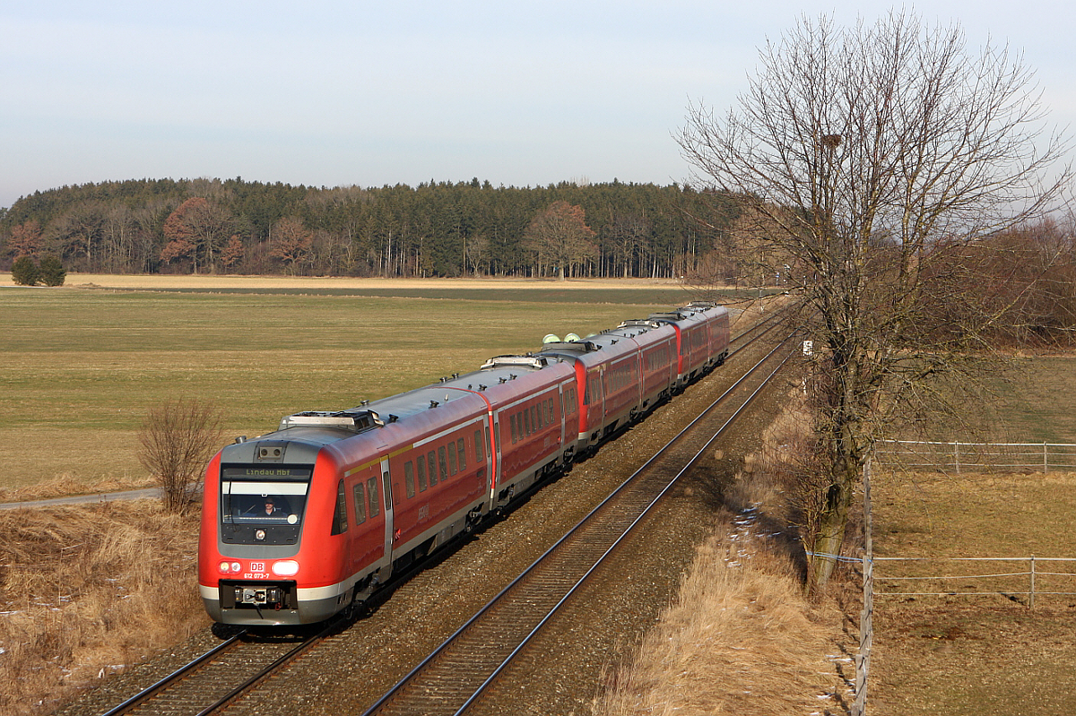 612 073 f und zwei weitere 612 befinden sich am 23.12.2007 südlich von Buchloe mit den in diesem Abschnitt vereinigten RE 32736 und RE 32655 München - Lindau bzw. München - Oberstdorf