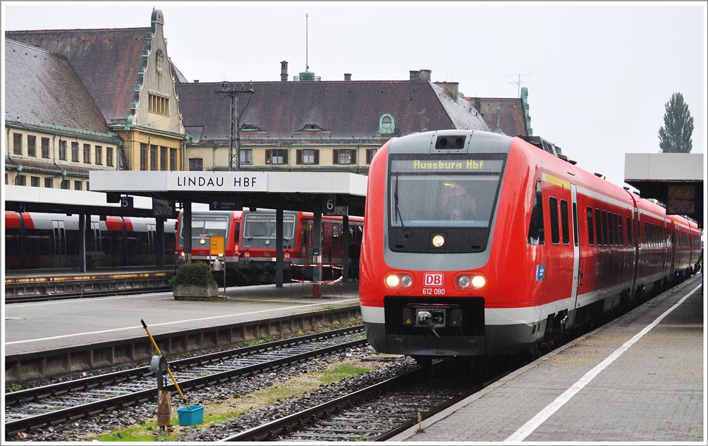 612 080 als RE 3185 nach Augsburg wartet in Lindau Hbf auf die Abfahrt. (04.10.2013)