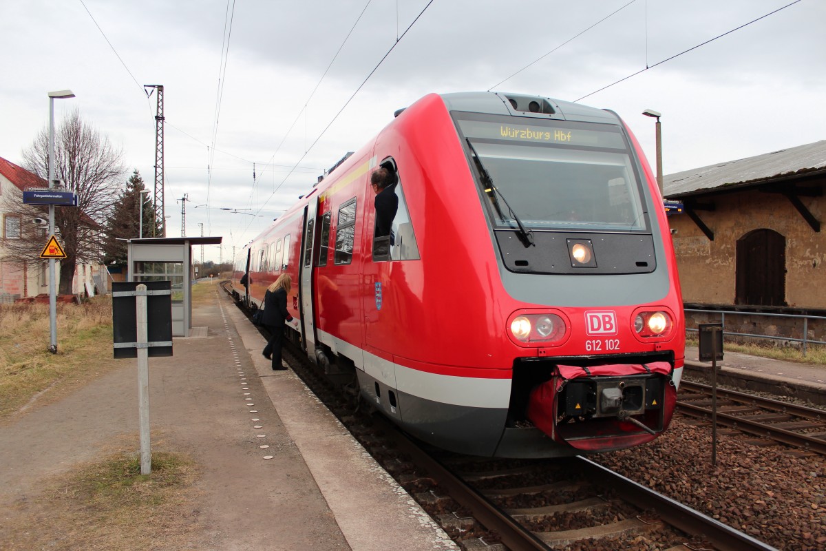 612 102 steht am 15.02.2014 mit dem RE 3708 von Altenburg nach Würzburg Hbf in Lehndorf.