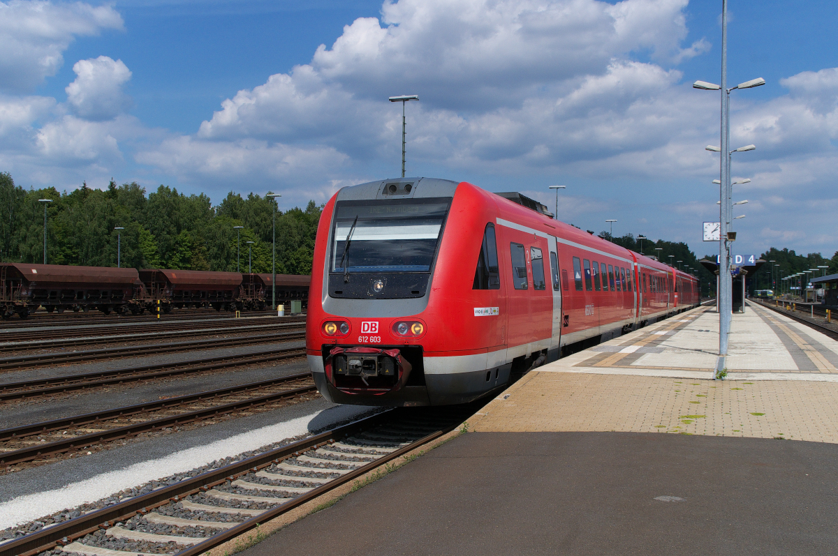 612 103 + 612 421 sind als IRE aus Dresden in Marktredwitz angekommen. Gleich geht es weiter in Richtung Nürnberg. 15.08.2013