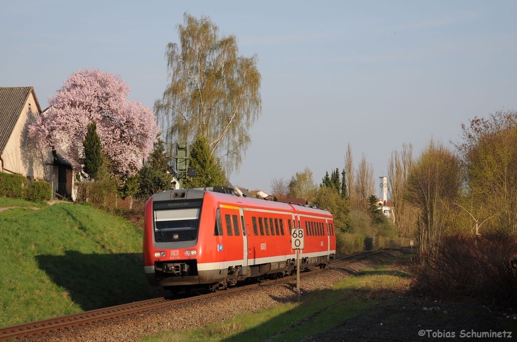 612 114 (95 80 0612 114-8 D-DB) als RE3568 am 24.04.2013 in Amberg